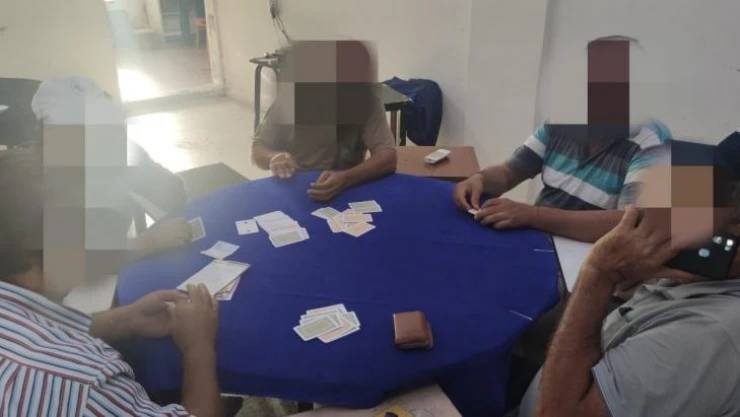 Hırsızlık şüphelisini arayan jandarmadan kumar oynayanlara suçüstü