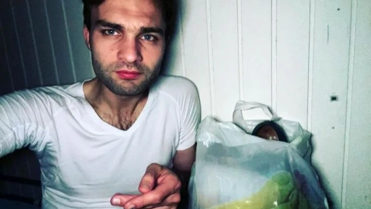 Hollandalı bakan kılık değiştirdi, evsizlerle sosyal yardım merkezinde kaldı