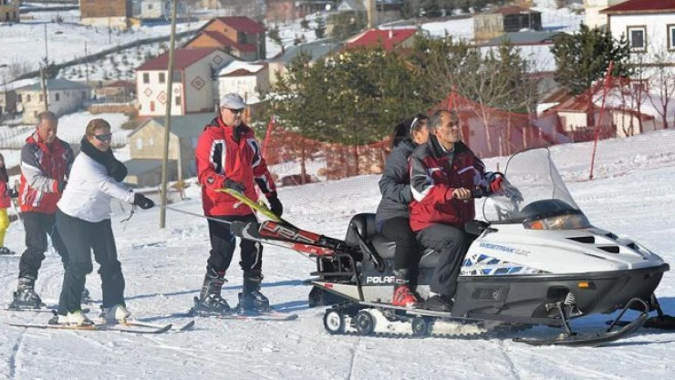 İki bin rakımlı yaylada kayak keyfi
