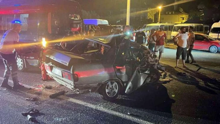 İki otomobilin yarışı kazaya neden oldu: 1 ağır yaralı