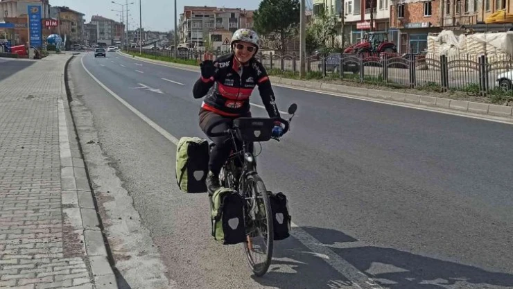 İngiliz kadın gezgin bisikletle dünya turunda
