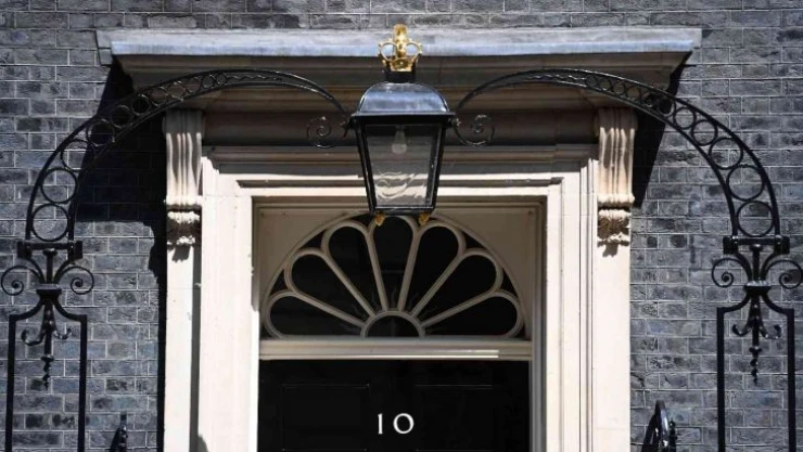 İngiltere'de başbakanlık yarışında aday sayısı 2'ye düştü