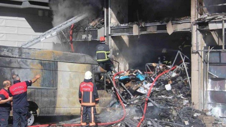 İş yerinde çıkan yangın apartmanı sarmadan kontrol altına alındı