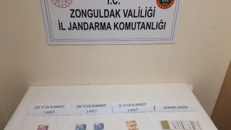 İş yerinde kumar oynarken yakalandılar