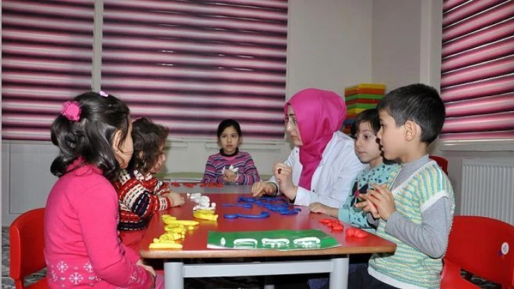 İşitme engelli çocukların Kur'an azmi