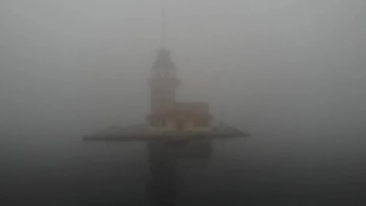 İstanbul Boğazı'nda gemi trafiği askıya alındı