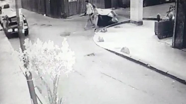 İstanbul'da 'çekçek' ile motosiklet çalan hırsızlar kamerada