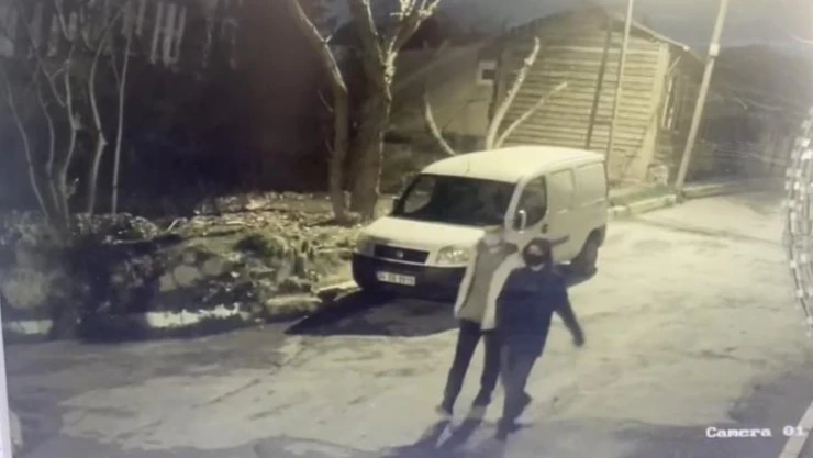 İstanbul'da 9 ev soyan hırsızlar kamerada