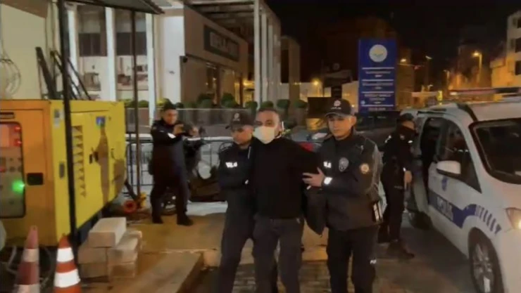 İstanbul'da aile içi şiddet ihbarından silah zulası çıktı
