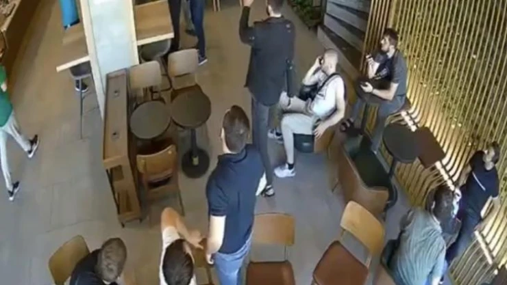 İstanbul'da kafeteryada kavga, güreşçi gibi kündeye getirdi