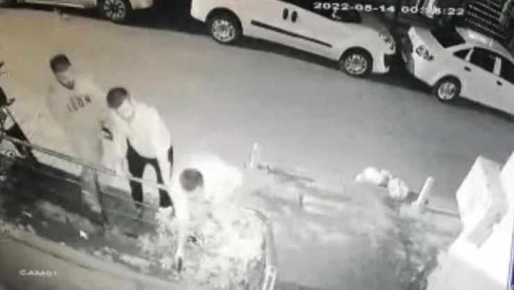 İstanbul'da silahlı saldırı kamerada: 'Harun çık dışarıya' diyerek ateş etti