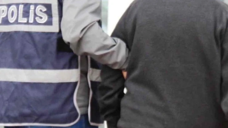 İstanbul'da terör örgütü DEAŞ'a yönelik 9 ilçede düzenlenen operasyonlarda 13 şüpheli yakalandı.
