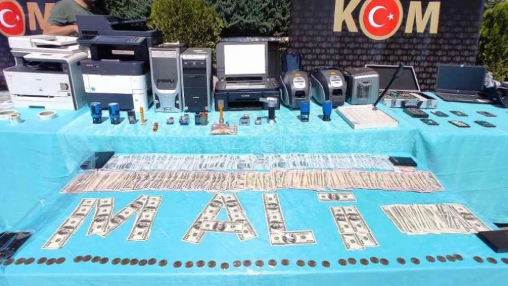 İstanbul'da yabancı uyruklu kişilere sahte evrak hazırlayan şebeke çökertildi