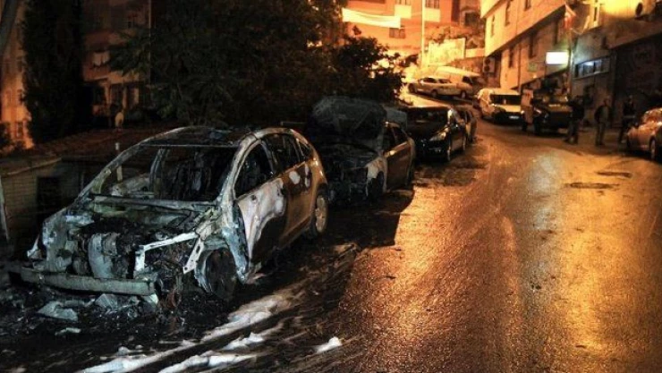İstanbul'da 5 araç kundaklandı