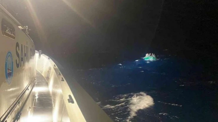 İzmir açıklarında 34 göçmen kurtarıldı