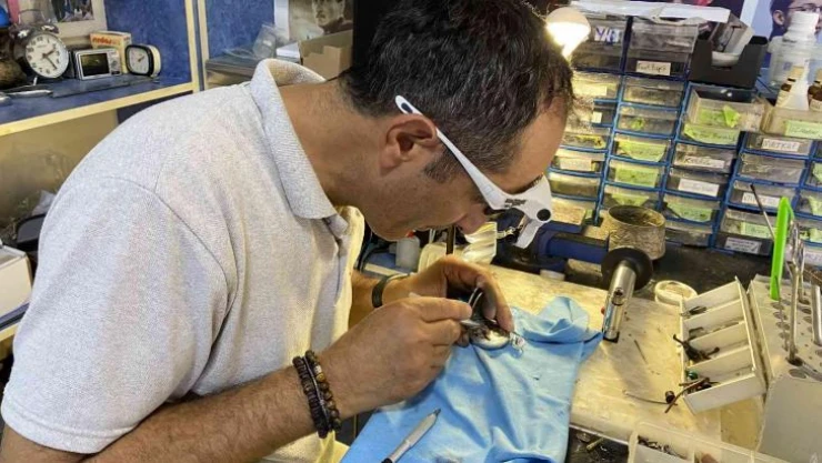 Kadıköy'de 4 kuşaklık vintage saat ve gözlük mazisi