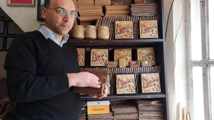 Kahramanmaraş'ın simgelerini magnetlere taşıyor