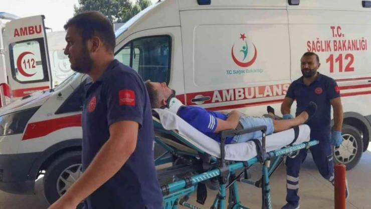 Kamyonetle hafif ticari araç çarpıştı: 2 yaralı