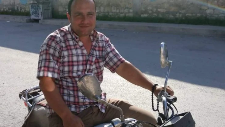 Kamyonun fırlayan tekerinin çarptığı motosikletli genç hayatını kaybetti