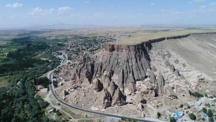 Kapadokya'nın girş kapısındaki Selime Katedrali'ne ziyaretçi ilgisi arttı