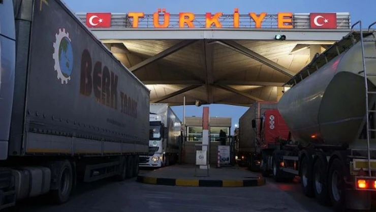 Kapıkule'de 9 kilometrelik tır kuyruğu