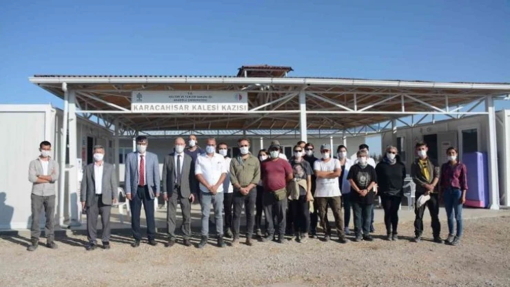 Karacahisar Kalesi yavaş yavaş gün yüzüne çıkıyor