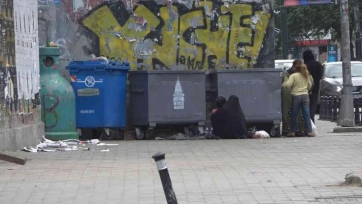 Karaköy'de sahtekar dilenciler kamerada