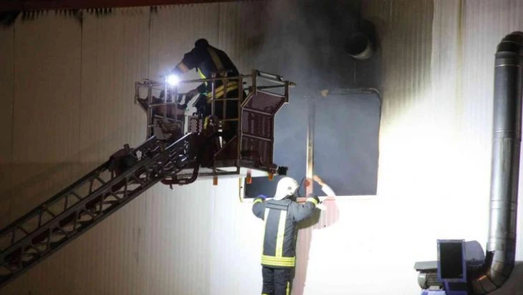 Karaman'da bisküvi fabrikasında yangın çıktı, 10 işçi dumandan etkilendi