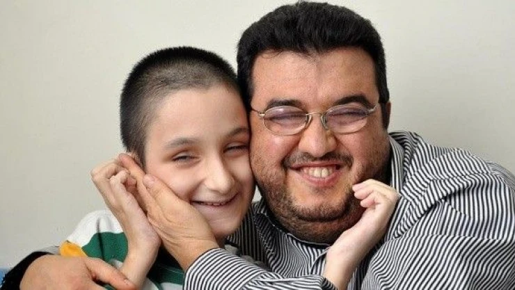 Karanlık dünyasına görme engelli öğretmeni 'ışık' oldu