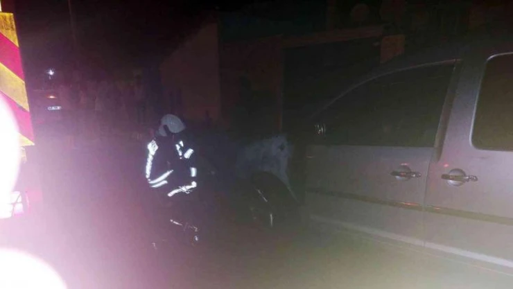 Kardeşinin aracını benzin dökerek yaktı