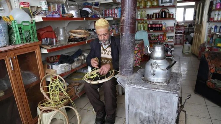 Karlı yolları Salih ustanın hedikleriyle aşıyorlar