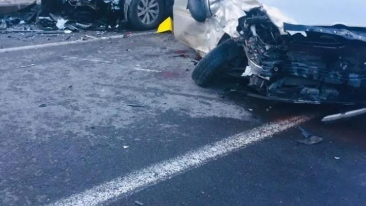 Kars'ta iki otomobil çarpıştı: 3 yaralı