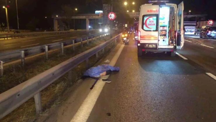 Kartal'da kamyonete arkadan çarpan motosiklet alev aldı: 2 ölü