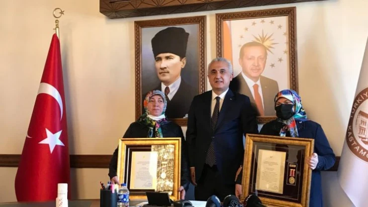 Kastamonu'da iki şehit ailesine 'Devlet Övünç Madalyası' verildi