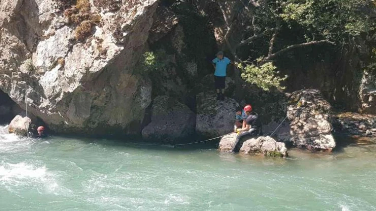 Kayıp hemşireyi arama çalışmaları kara, hava ve suda yürütülüyor