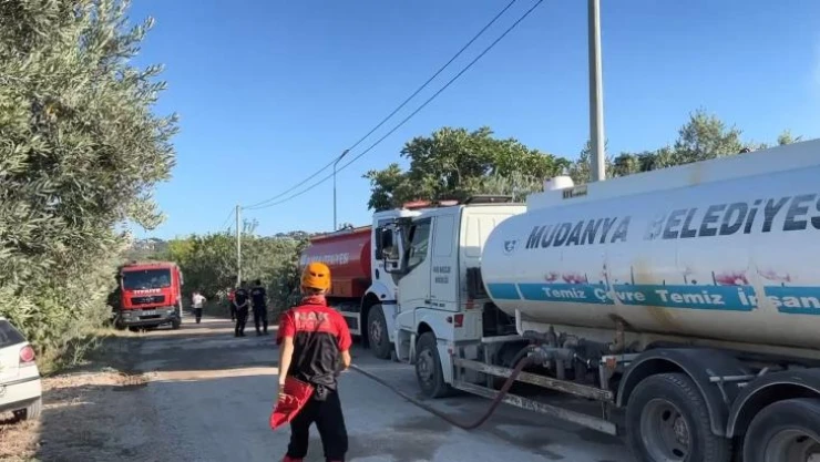 Kaynak makinesinden sıçrayan kıvılcım çiftliği küle çevirdi, o anlar dronla havadan görüntülendi