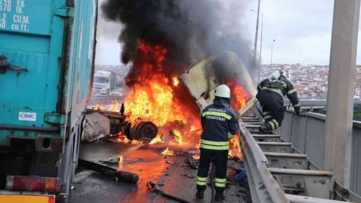Kaza sonrası yangın çıktı, TEM otoyolu kapandı