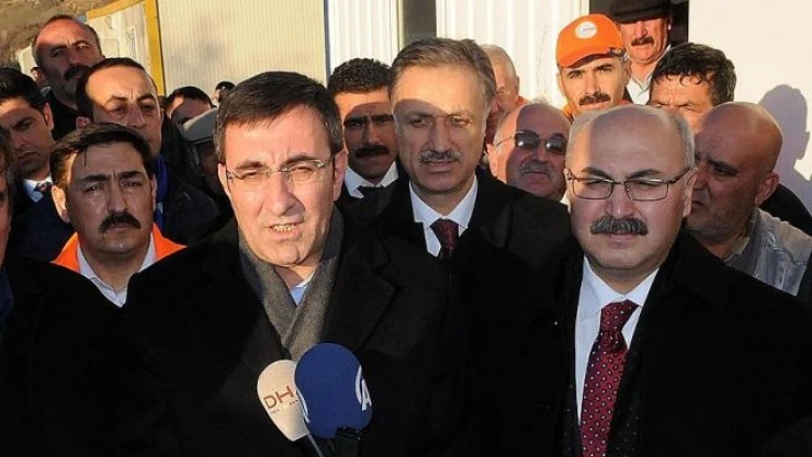 'Kiğı'da 500'ün üzerinde ağır hasarlı yapı var'