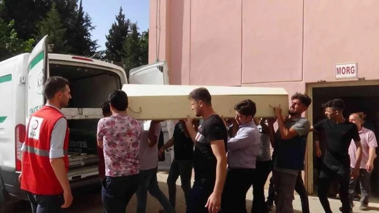 Kilis'te yanarak hayatını kaybeden 2 kardeş tek tabutla ülkelerine gönderildi