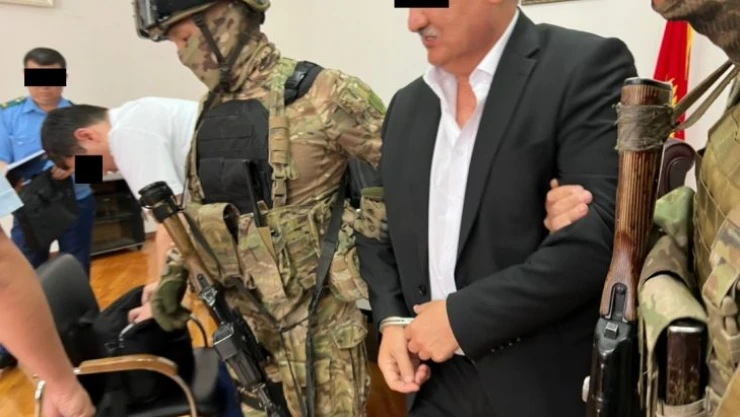 Kırgızistan'da Sağlık Bakanı Beyşenaliyev yolsuzluk yaptığı şüphesiyle gözaltına alındı