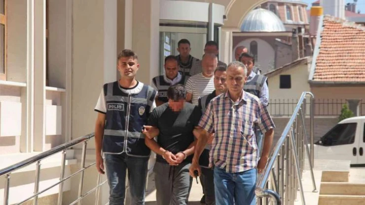 Konya'dan 100 bin liralık döviz çalan şahıslar Adana'da yakalandı