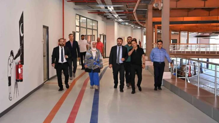 KOSGEB Başkanı Hasan Basri Kurt, Tuzla Belediyesi Teknoloji Merkezi'ni gezdi