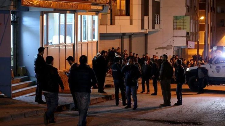 Küçükçekmece'de kahvehaneye silahlı saldırı: 2 ölü