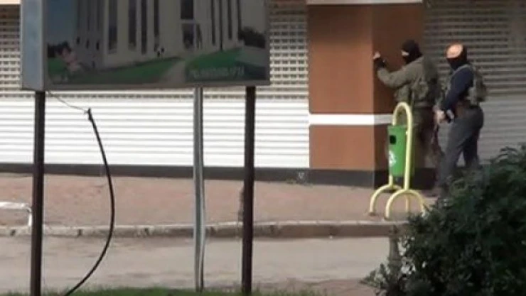 Kuyumcuyu basıp rehin aldılar!