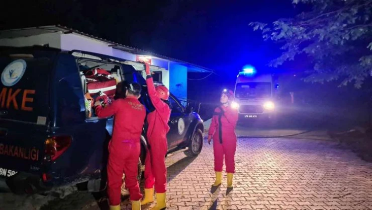 Mağara içinde kanyona düşerek yaralanan rehber ile 2 gurbetçi mahsur kaldı