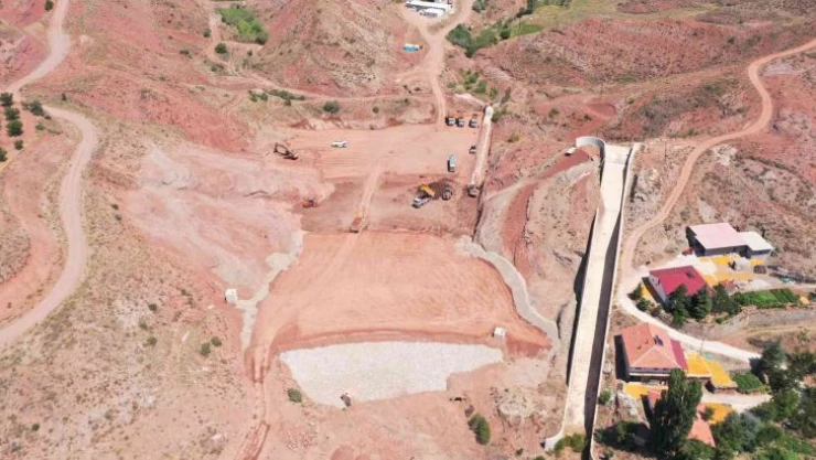 Malatya Kuluncak Karaçayır Barajında çalışmalar devam ediyor