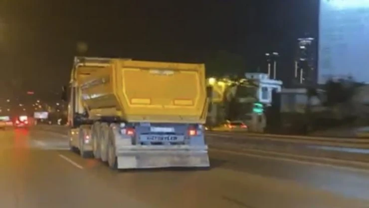Maltepe'de hafriyat kamyonu makas atarak trafikte terör estirdi