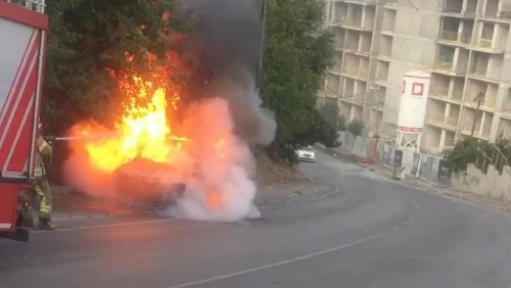 Maltepe'de seyir halindeki araç alev alev yandı