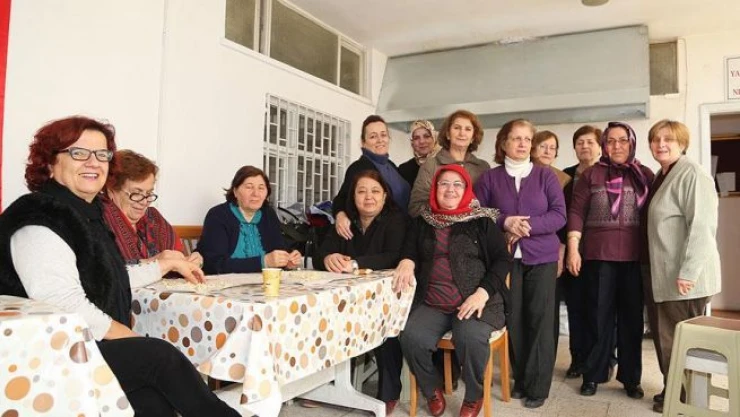 Mantı ve gözleme satarak 800 öğrenciye destek oldular