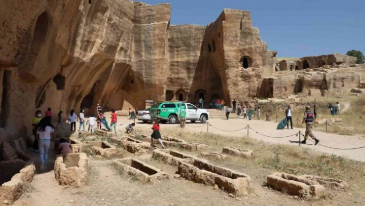 Mardin'de Çevre Haftası'nda jandarmadan çöp toplama faaliyeti